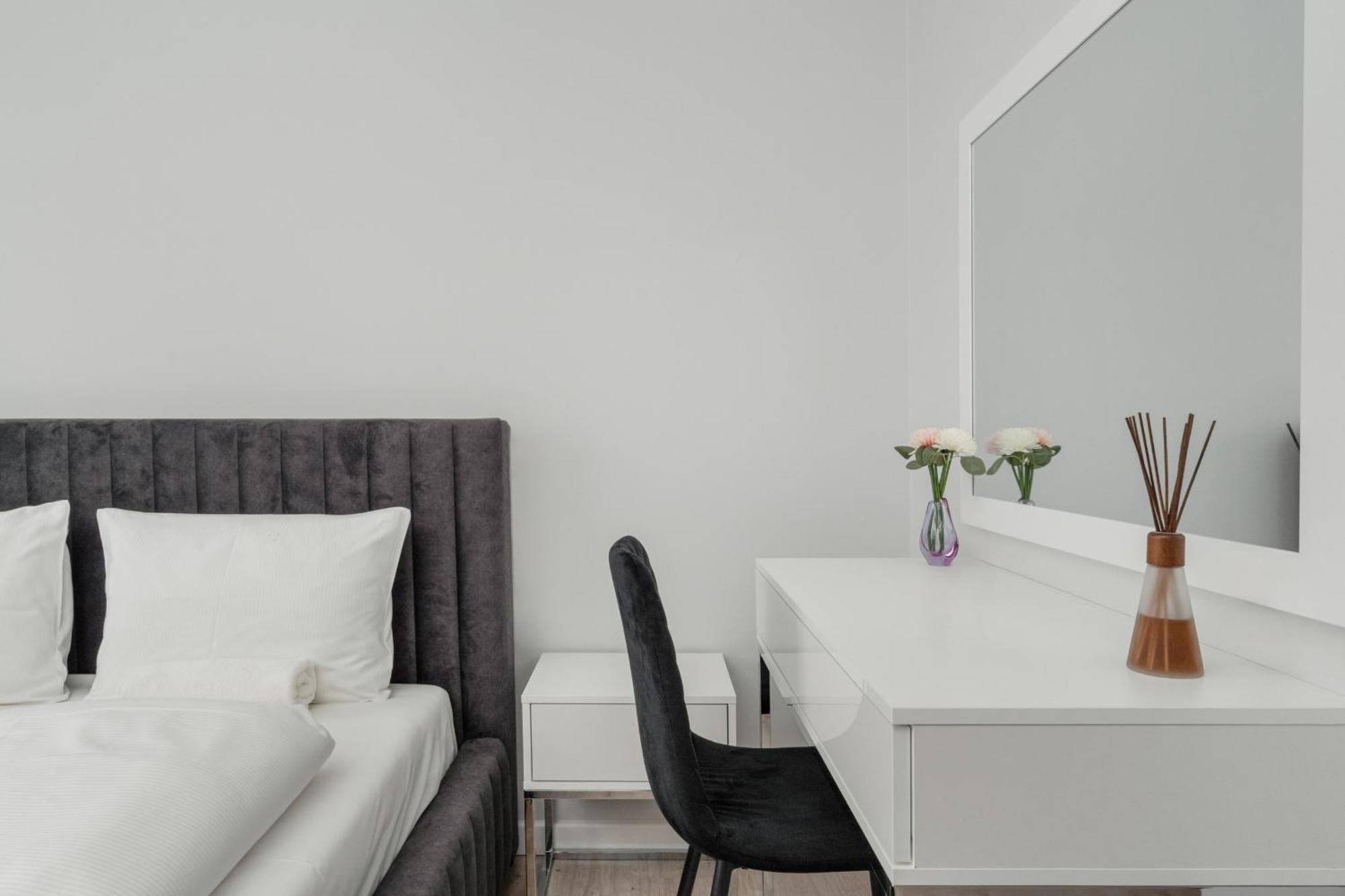 Luksusowy Apartament Z 3 Sypialniami, Klimatyzacja, Parkingiem I Biurkiem We Wroclawiu By Renters Prestige מראה חיצוני תמונה